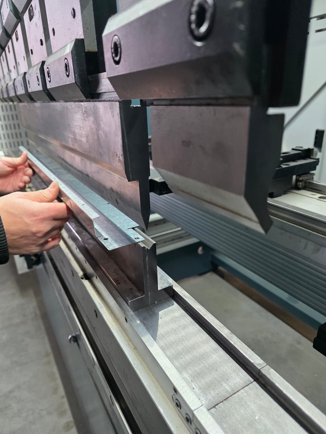 Precise metal cutting